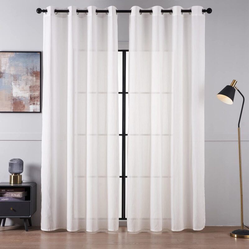 Perdele albe, semitransparente, aspect de in, 140x260 cm, cu ocheti, cu dungi, set de 2 buc.
