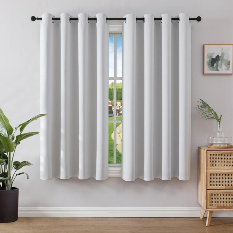 Draperii opace cu ocheti, set de 2, termo si fono-izolanta, 137x117 cm, gri alb
