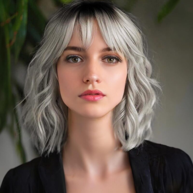 Peruca ondulata, bob, ombre argintie, cu breton, par sintetic, gri